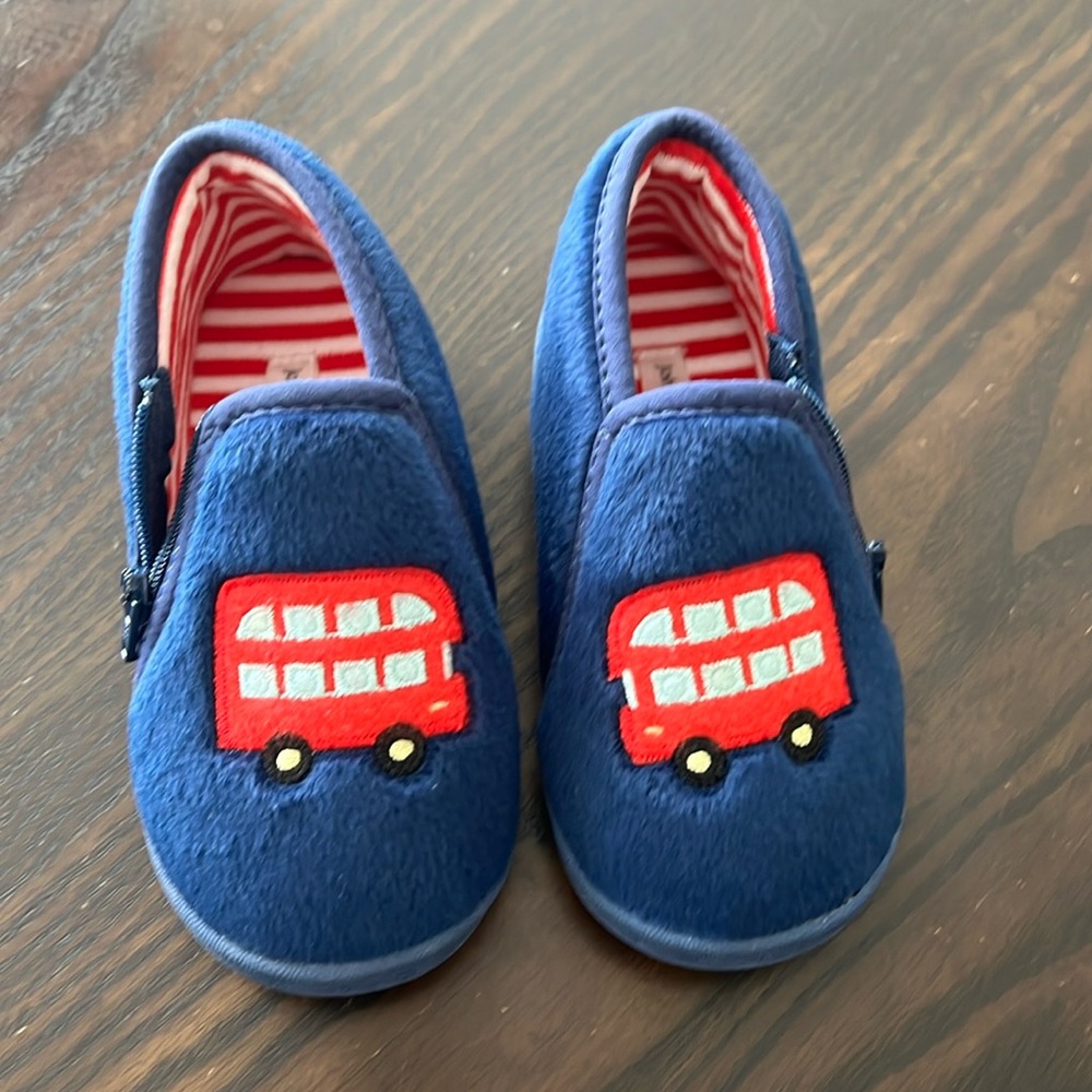 Boys indoor warm lined shoes size 6 ( 12 months to 2  year age range)